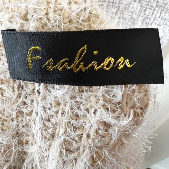 Fashion Minnie Mouse Sequin Fuzzy Eyelash Knit Crew Neck Sweater Size Medium - Picture 6 of 6